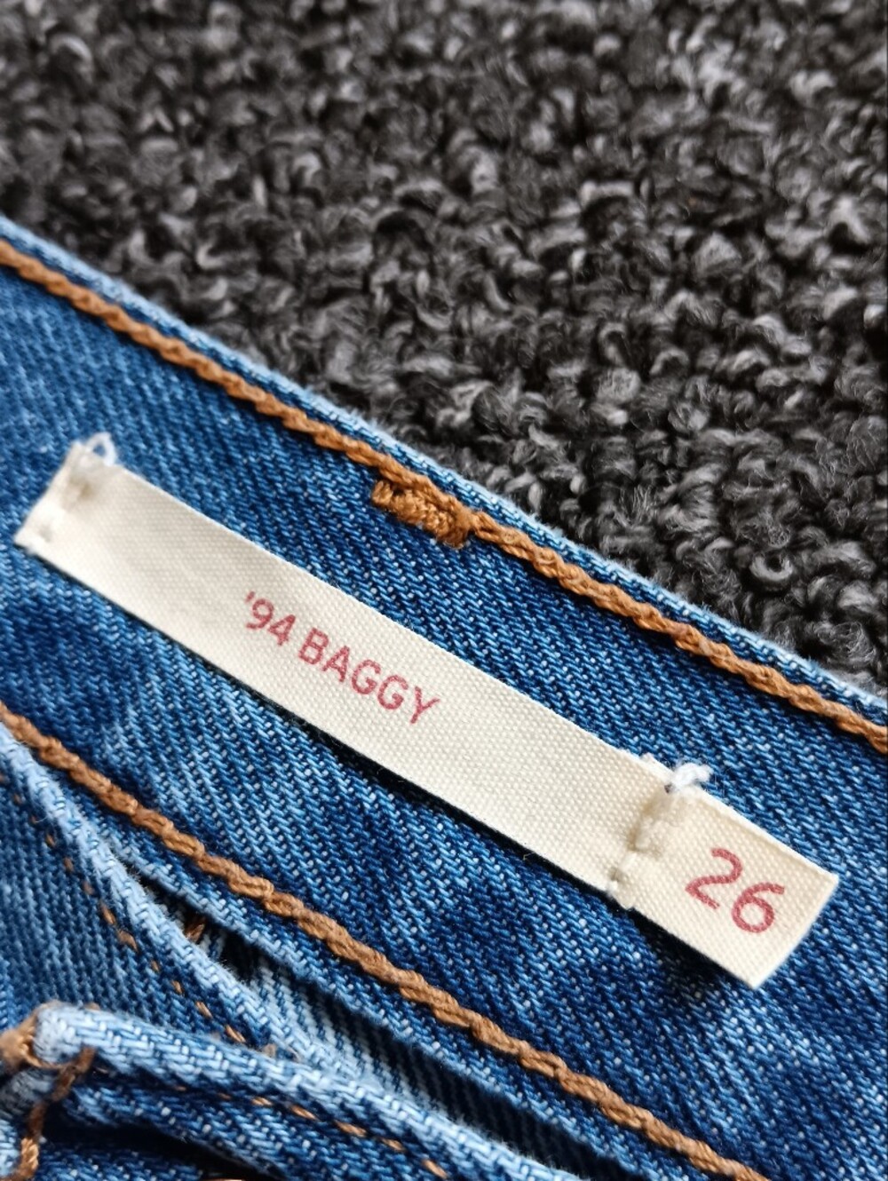 Y2K Levis Womens Size 26, '94 Baggy Blue Denim Jeans, Medium Wash - Picture 7 of 14